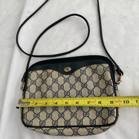 Handbags - Gucci crossbody